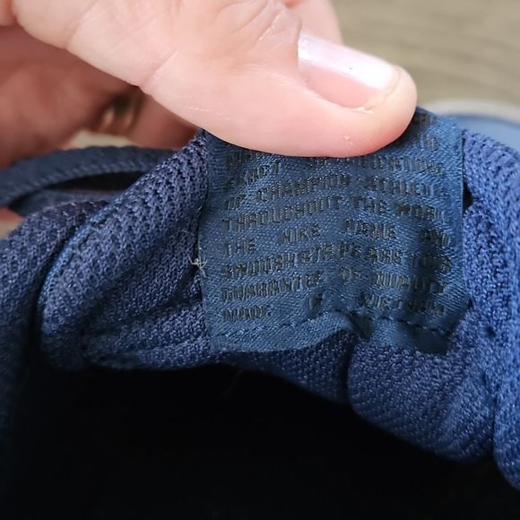 Nikes   - Picture 8 of 9